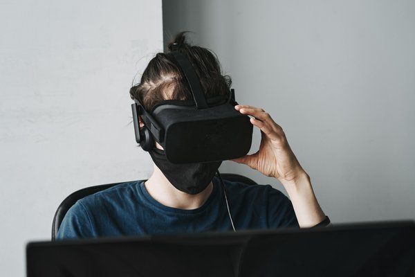 Comment les entreprises peuvent-elles utiliser les technologies de réalité virtuelle pour des démonstrations de produits en ligne?